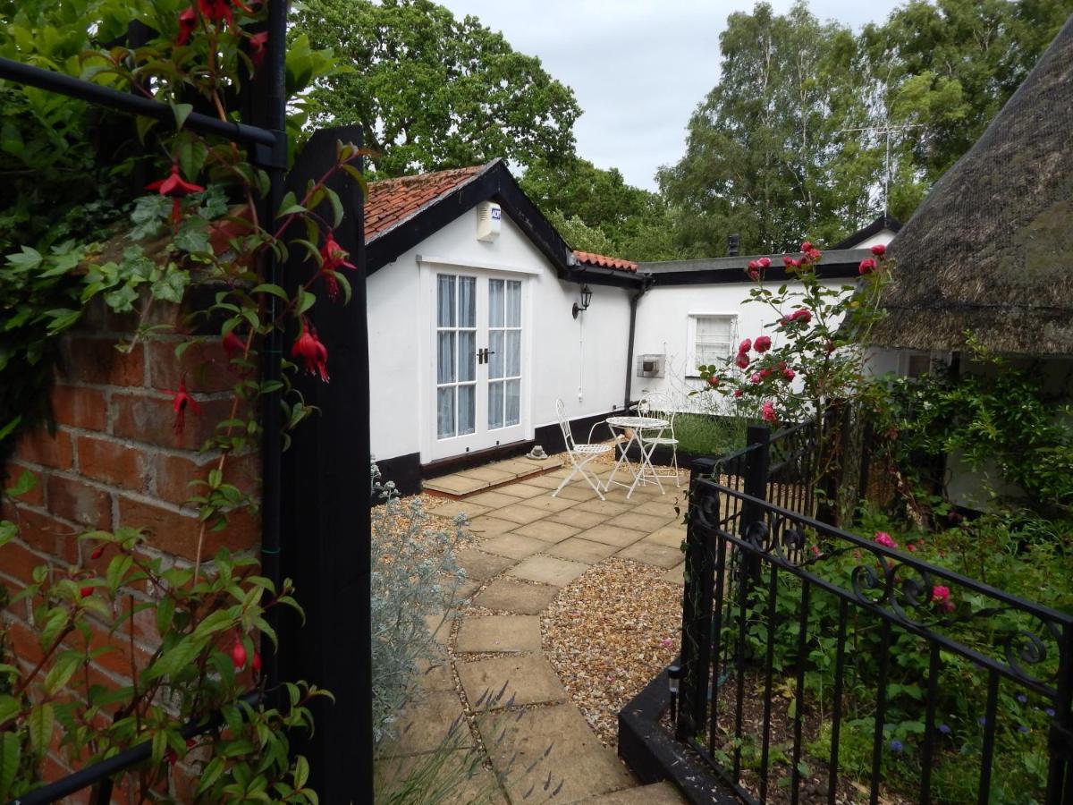 Frogs Hall B&B Eye  Esterno foto