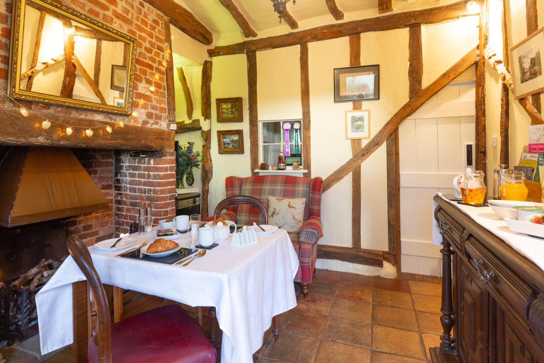 Frogs Hall B&B Eye  Esterno foto