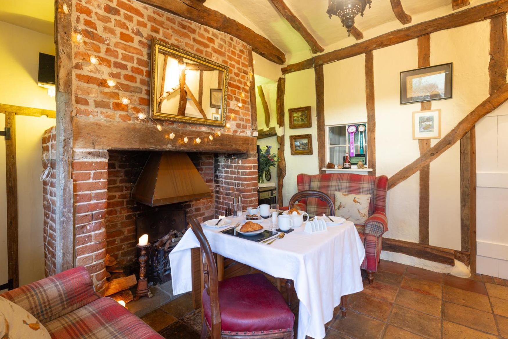 Frogs Hall B&B Eye  Esterno foto